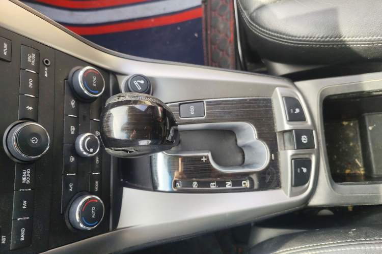 Used Chevrolet Captiva 2015 2.4L 4x4 Flagship Edition 7-Seater
