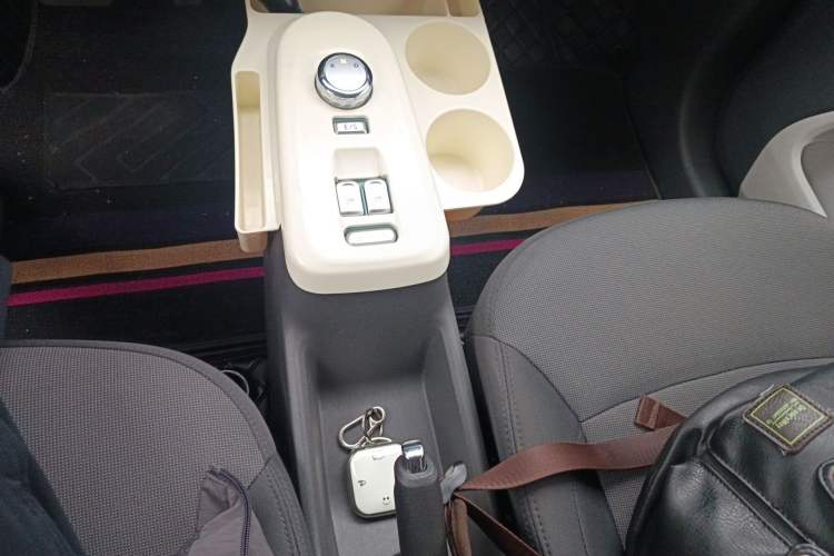 Used CHANGAN NEVO Lumin 2022 155 km – Refreshingly Sweet Edition Gear Lever