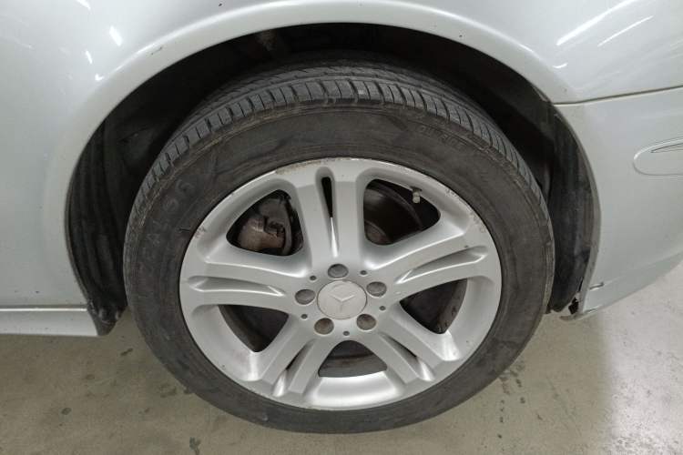 Used Mercedes-Benz E-Class 2008 E 230 Fashion Model Right Front Wheel Hub