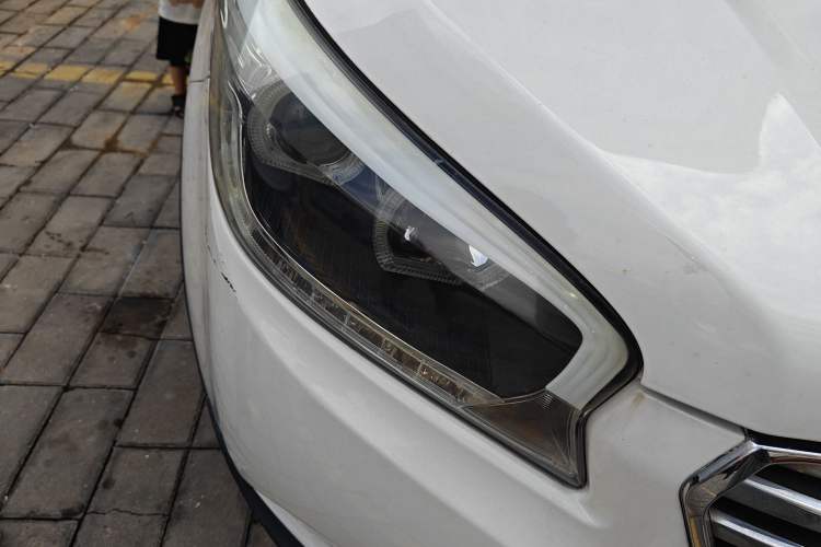 Used Huatai Santa Fe 2016 1.5T Gasoline Automatic Two-Wheel Drive i3 Model with Smart Features
