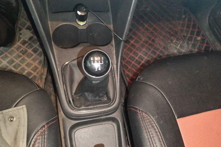 Used Volkswagen Polo 2016 1.4L Manual Fashion Model Gear Lever