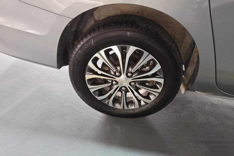 Used Buick GL8 2023 Land Executive Class 652T Luxury Model
