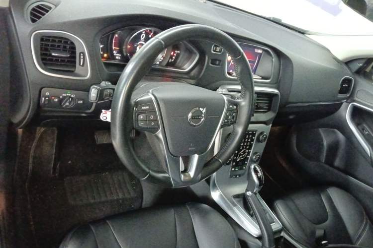 Used Volvo V40 2019 T3 Smart Luxury Edition
