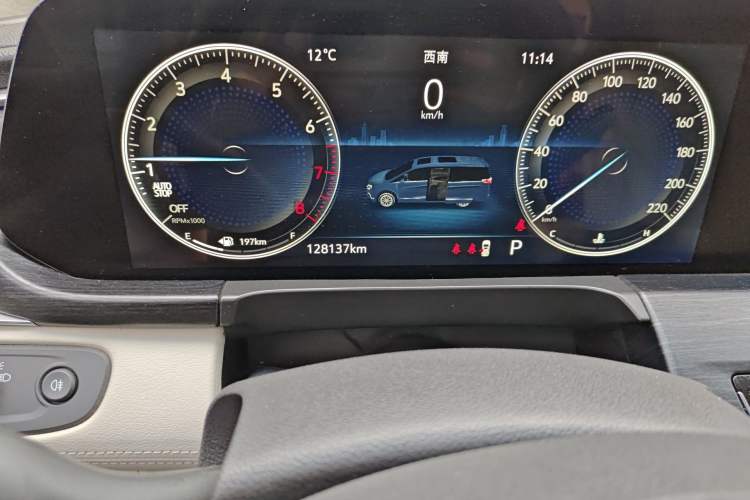 Used Buick GL8 2020 Avenir Avia Six-Seat Deluxe Edition Odometer Close Up