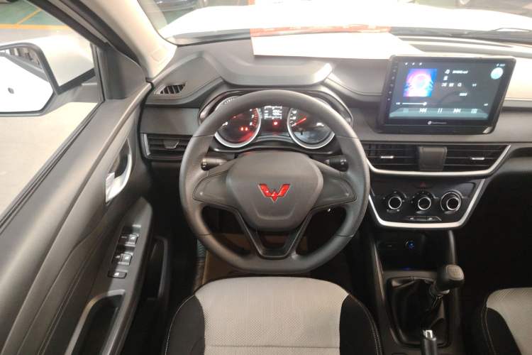 Used Wuling Hongguang S3 2019 1.5T Manual Standard Version China VI Steering Wheel