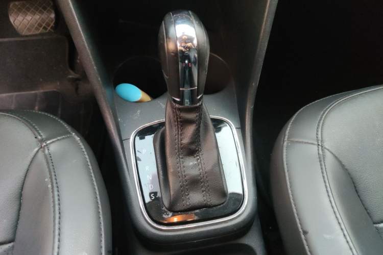 Used Volkswagen Polo 2016 1.6L Automatic Luxury Model Gear Lever