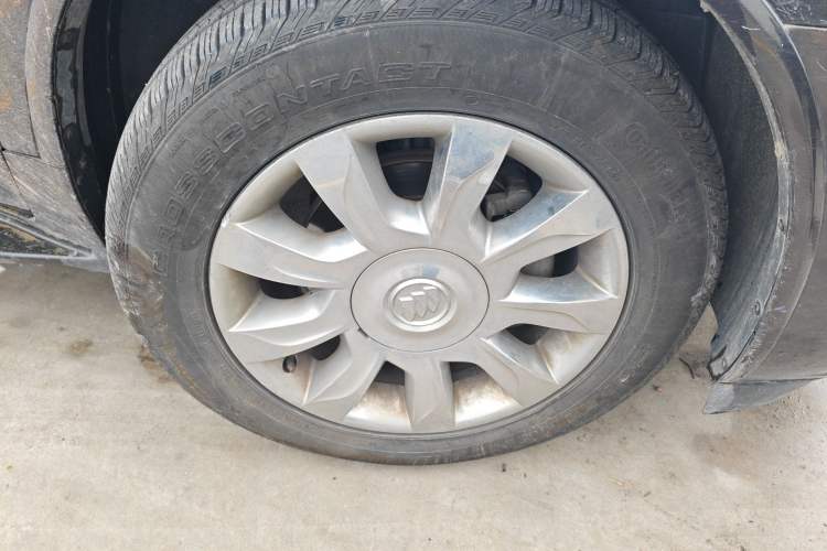 Used Buick Enclave 2014 3.6L Two-Wheel Drive Elite Comfort Version Right Front Wheel Hub