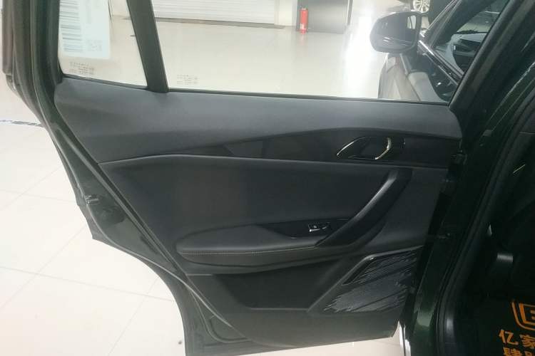 Used Lynk & Co 06 EM-P 2023 1.5T Remix PHEV Hero