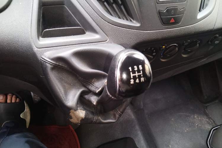 Used Ford Transit 2021 2.0T Diesel Manual Advanced Commercial Traveler Mid-Chassis Mid-Roof 9-Seater China VI