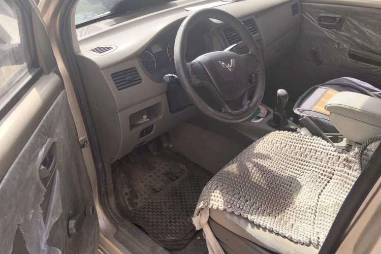 Used Wuling Hongguang 2015 1.5L S Basic Version China V Standard Left Front Seat