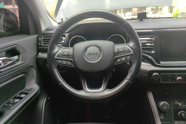 Used Jeep Grand Commander 2018 2.0T Four-Wheel Drive Smart Enjoyment Version China V Emission Standard
