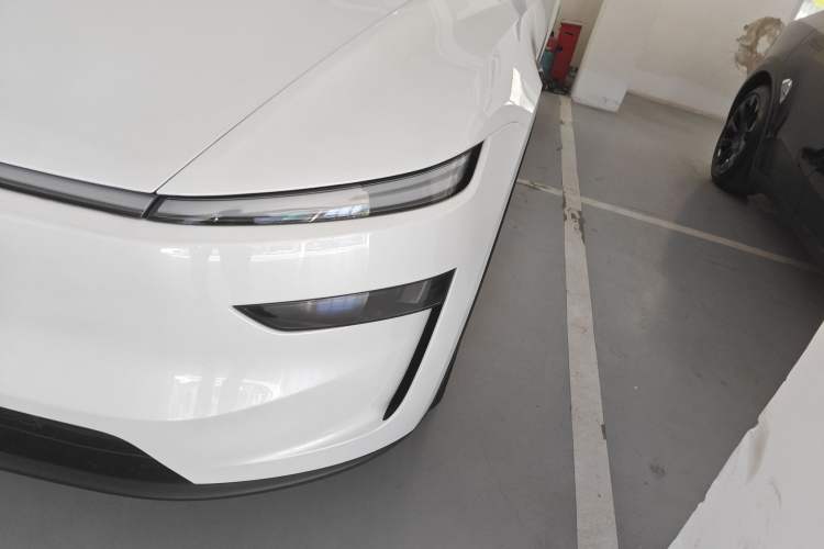 Used Tesla Model Y L 2025 Model Long-Range All-Wheel-Drive Version