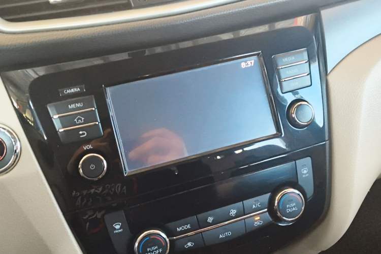 Used Nissan X-Trail 2014 2.0L CVT Comfort Edition 2WD Audio And AC Panel