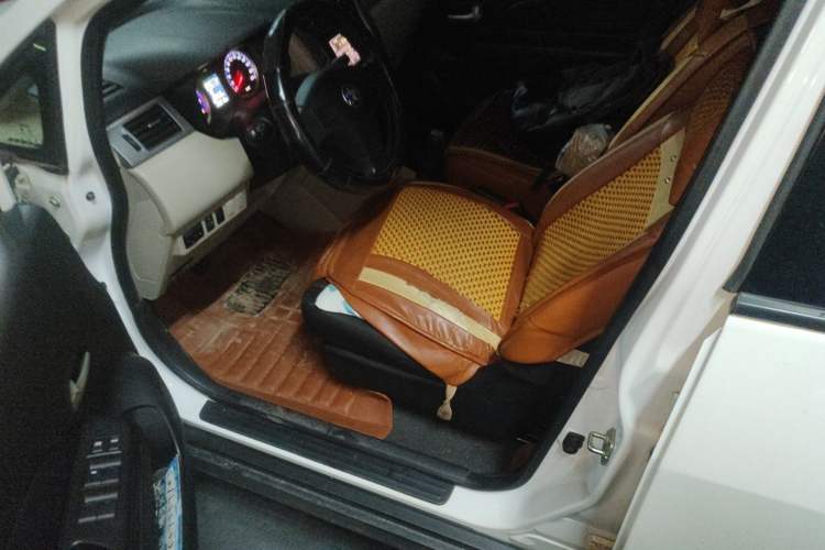 Used Venucia R50 2015 1.6L Manual Fashion Edition