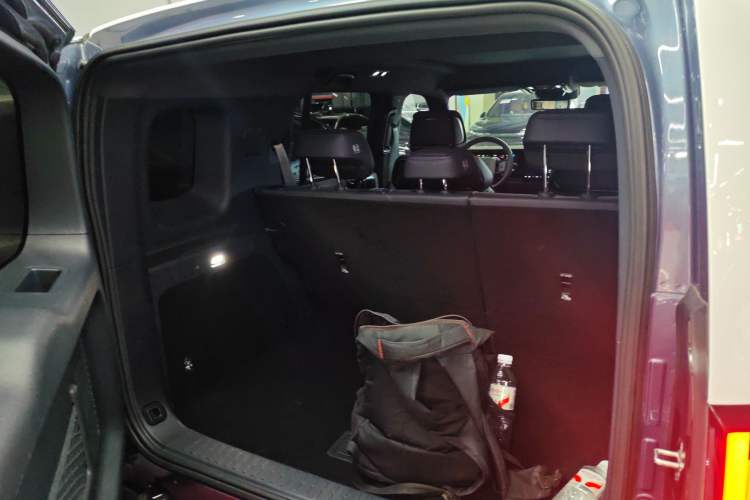 Used Formula Leopard 5 2023 Cloud Ride Flagship Edition Trunk