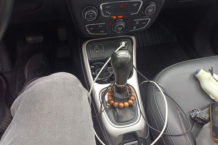 Used Jeep Compass 2017 200T Automatic Family Edition Gear Lever