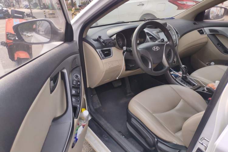 Used Hyundai Elantra (5th Generation / Langdong) 2015 1.6L Automatic Fashion Model