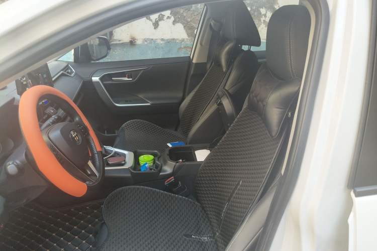 Used Toyota Wildlander 2022 2.0L CVT 4x4 Luxury PLUS Edition Left Front Seat