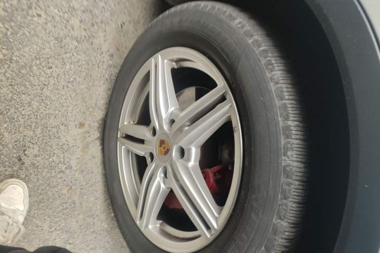 Used Porsche Cayenne 2014 Cayenne Platinum Edition 3.0T