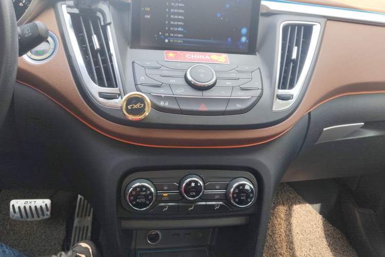 Used Soueast DX7 2016 1.5T Automatic Glory Edition Audio And AC Panel