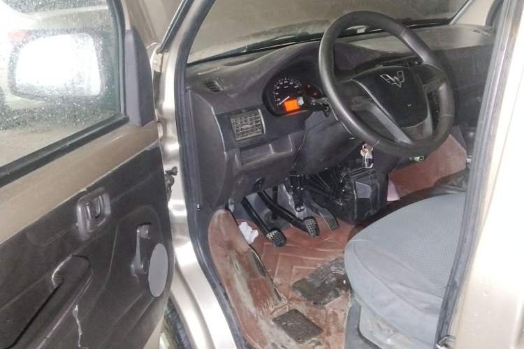 Used Wuling Rongguang 2017 1.5L Extended Basic Version Driver Seat