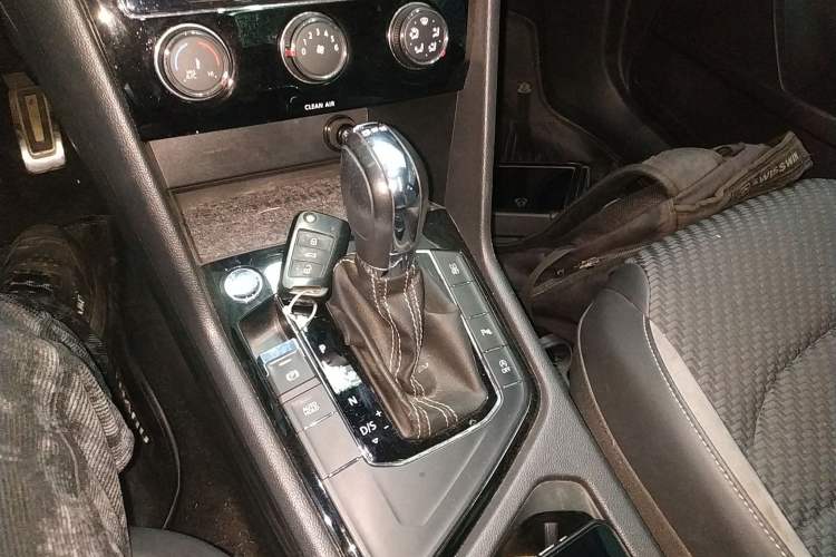 Used Volkswagen Tharu 2019 280TSI Two-Wheel Drive R-Line China VI Standard