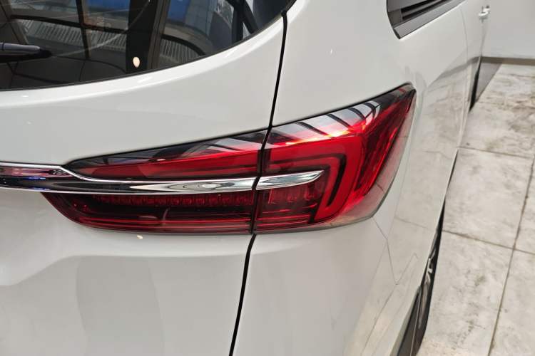 Used Buick GL8 2023 Land Executive Class Smart Enjoyment Model Right Rear Taillight