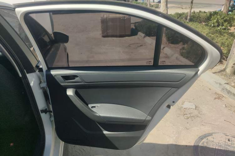 Used Volkswagen Santana 2016 1.6L Manual Fashion Edition
