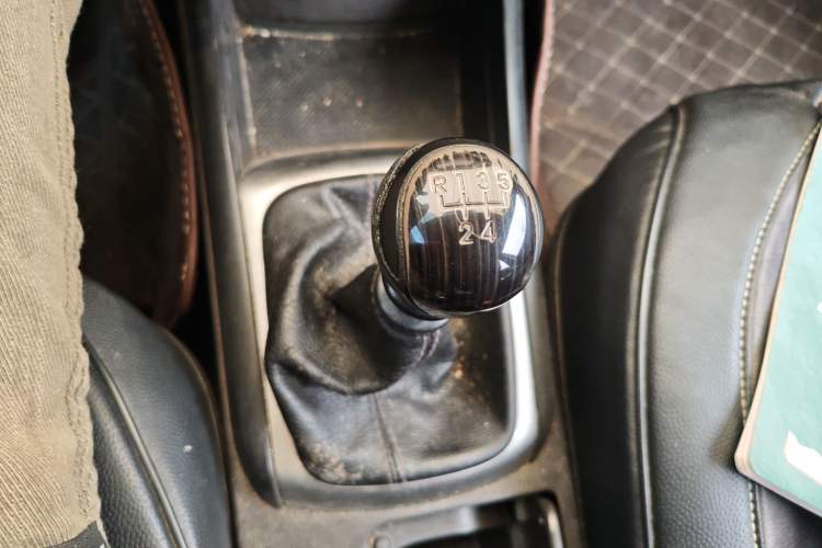 Used Hyundai Celesta 2011 1.6L Manual Comfort Edition Gear Lever