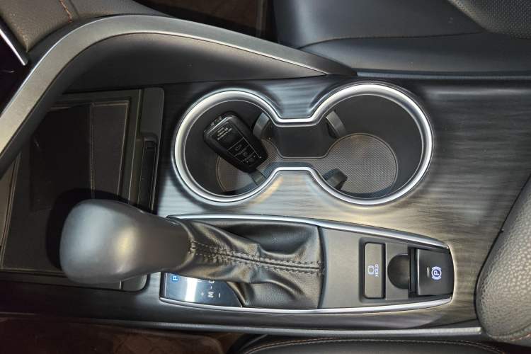 Used Toyota Camry 2023 2.0G Luxury Edition
