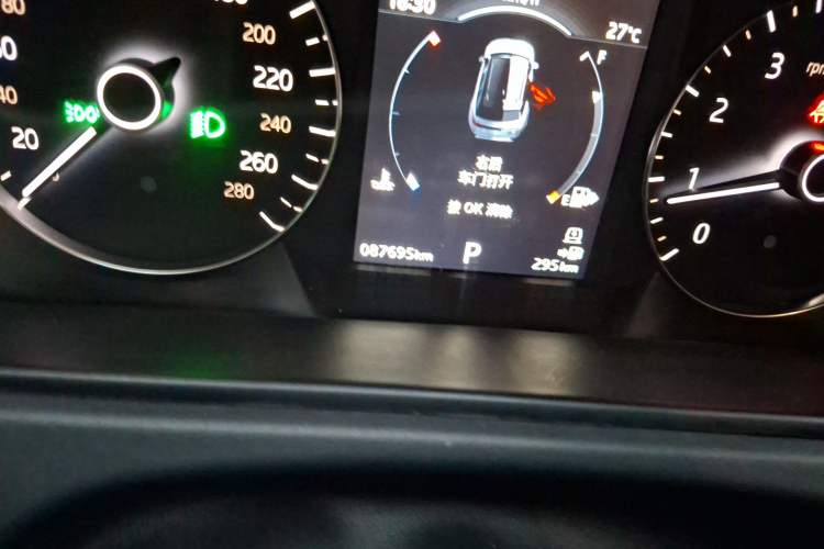 Used Land Rover Range Velar 2017 P380 S Odometer Close Up