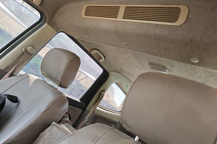 Used BAIC Weiwang M20 2014 1.5L Basic Version DAM15DL Headliner