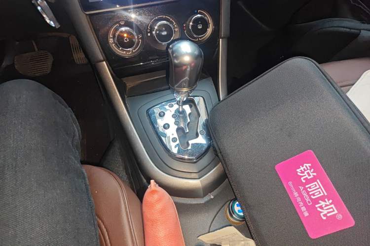 Used Peugeot 408 2013 2.0L Automatic Comfort Edition Gear Lever