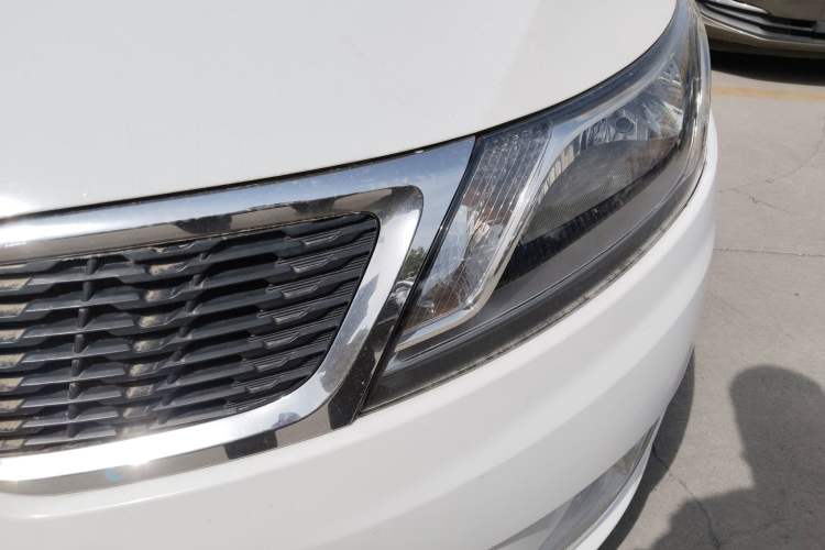 Used Kia K2 2012 Sedan 1.4L MT GLS Commemorative Edition Left Front Headlight