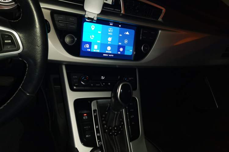 Used Geely Auto Emgrand X7 Sport 2016 1.8TD Automatic ZhiShang Model Audio And AC Panel