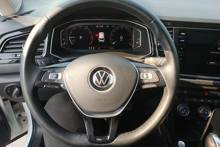 Used Volkswagen T-ROC 2022 280TSI DSG Two-Wheel Drive Comfort PLUS Steering Wheel