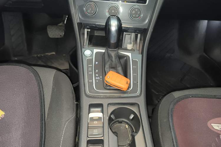 Used Volkswagen Golf 2020 Zhiai Edition 200TSI DSG Comfortable & Ambitious Version Gear Lever