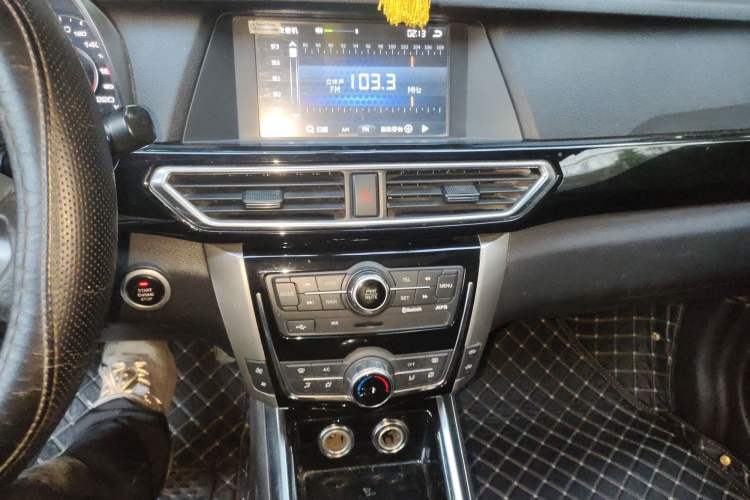 Used Zotye Domy X5 2015 1.5T Manual Luxury Version China IV Standard
