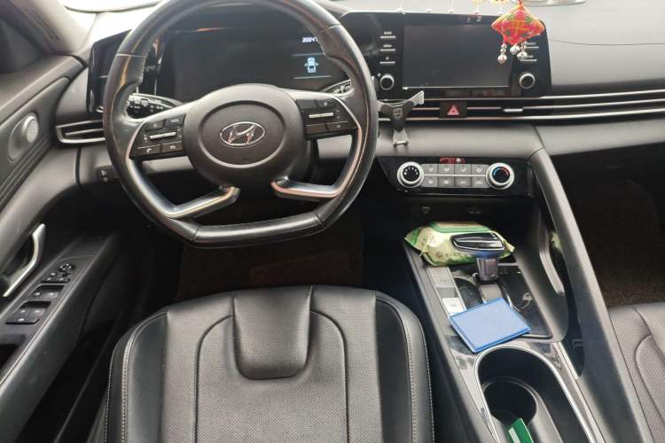 Used Hyundai Elantra 2021 1.5L CVT GLX Elite Edition Interior 2