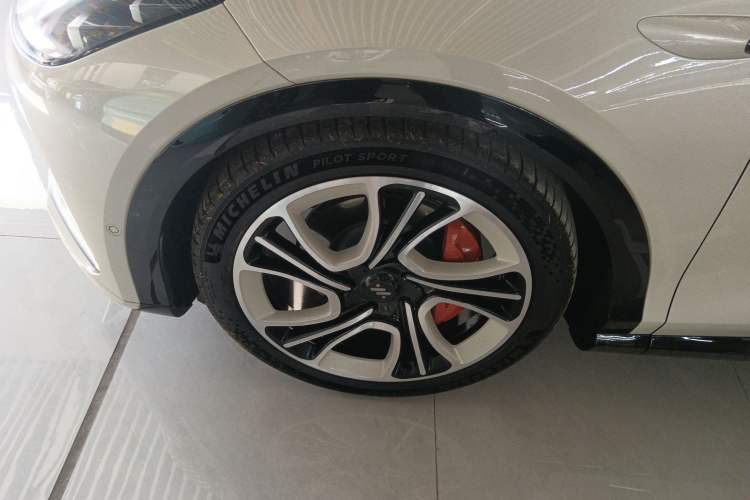 Used IM LS7 2023 100kWh Lux All-Wheel-Drive Version
