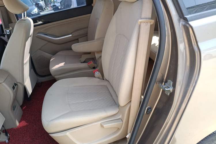 Used Baojun 730 2014 1.5L manual standard trim 7 seats Left Rear Seat