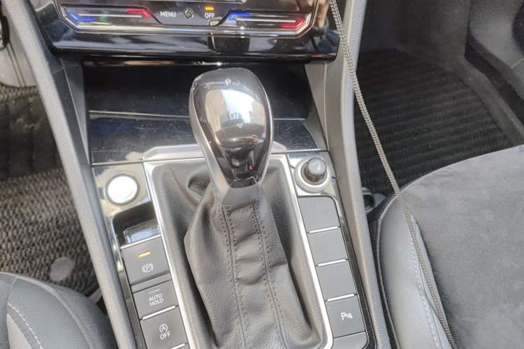 Used Volkswagen Sagitar 2019 280TSI DSG Luxury Model China V Emission Standard Gear Lever