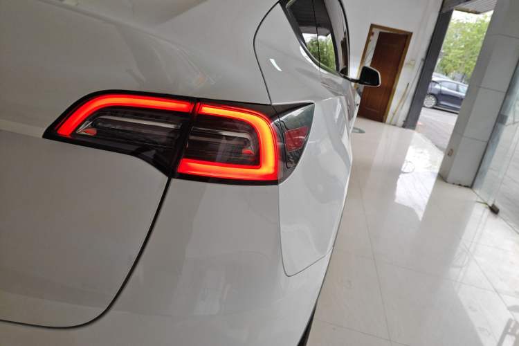 Used Tesla Model Y 2024 Rear-Wheel-Drive Version Right Rear Taillight