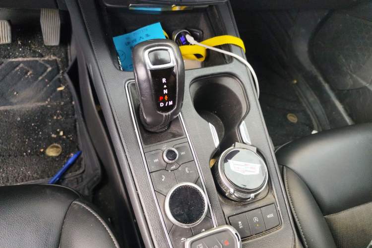 Used Cadillac XT4 2018 28T Two-Wheel Drive Tech Version Gear Lever