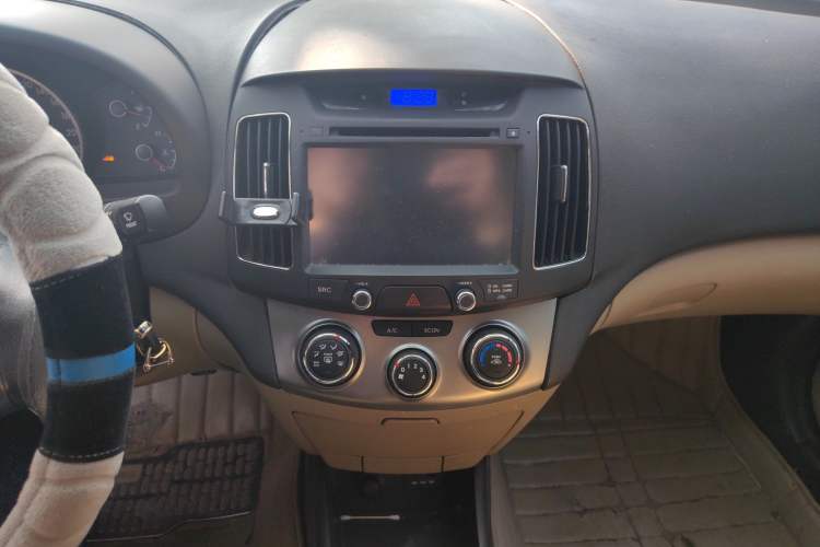 Used Hyundai Celesta 2011 1.6L Manual Comfort Edition Audio And AC Panel