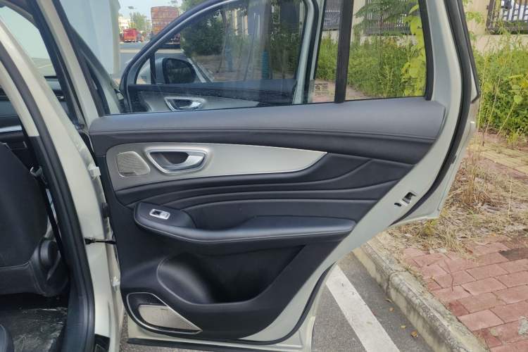 Used Roewe RX5 MAX 2019 300TGI Automatic Smart Cabin Luxury Edition