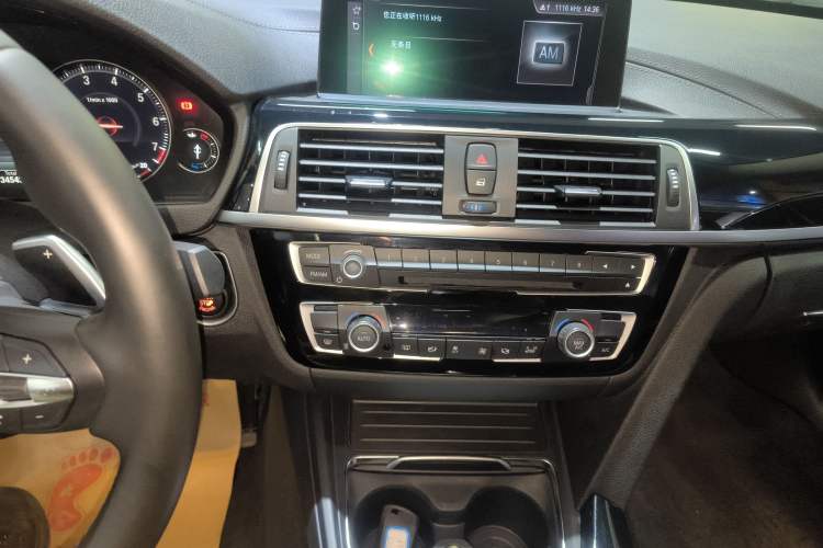 Used BMW 3 Series 2019 320Li M Sport Package Audio And AC Panel