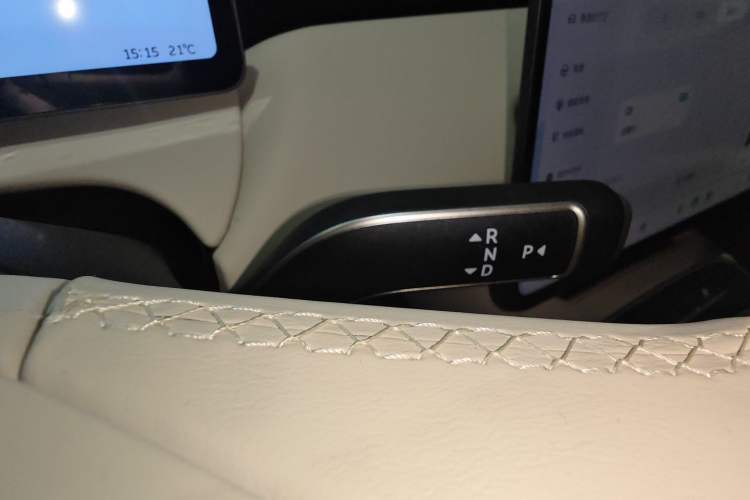 Used Nio ET5T 2025 75 kWh Touring Gear Lever