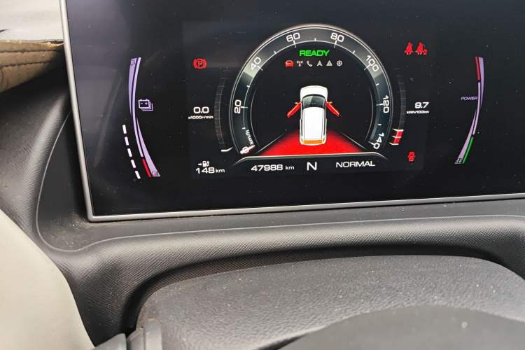 Used ORA White Cat 2022 Xiaoyue Mao Edition 360 km Luxury Model Lithium NMC Odometer Close Up