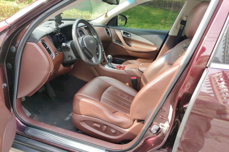 Used Infiniti QX50 2013 2.5L Two-Wheel-Drive Zunya Edition